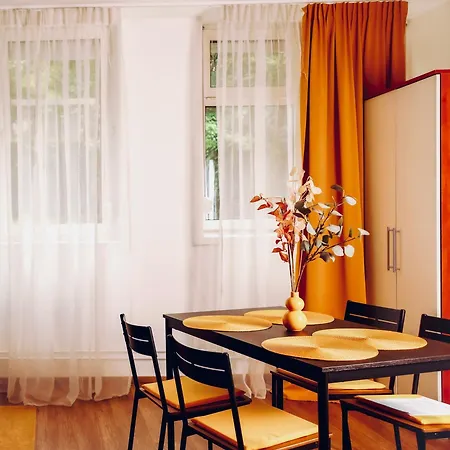 アパート Zzenapartman *